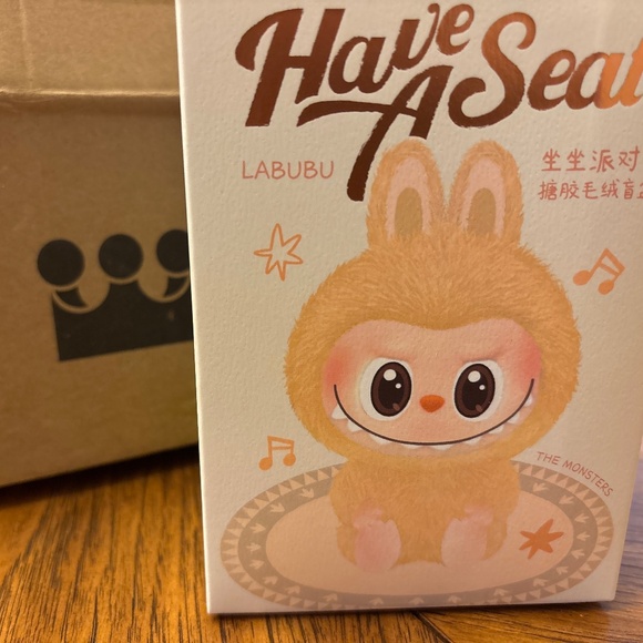 POP MART LABUBU - Have a Seat (QUQU) - Picture 3 of 8